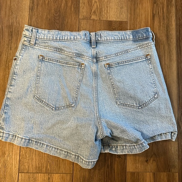 Abercrombie & Fitch the dad short - Picture 2 of 3